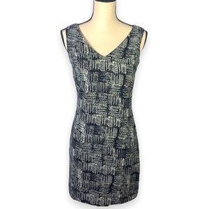 Japna Sleeveless Back and White V Neck Dress size Small